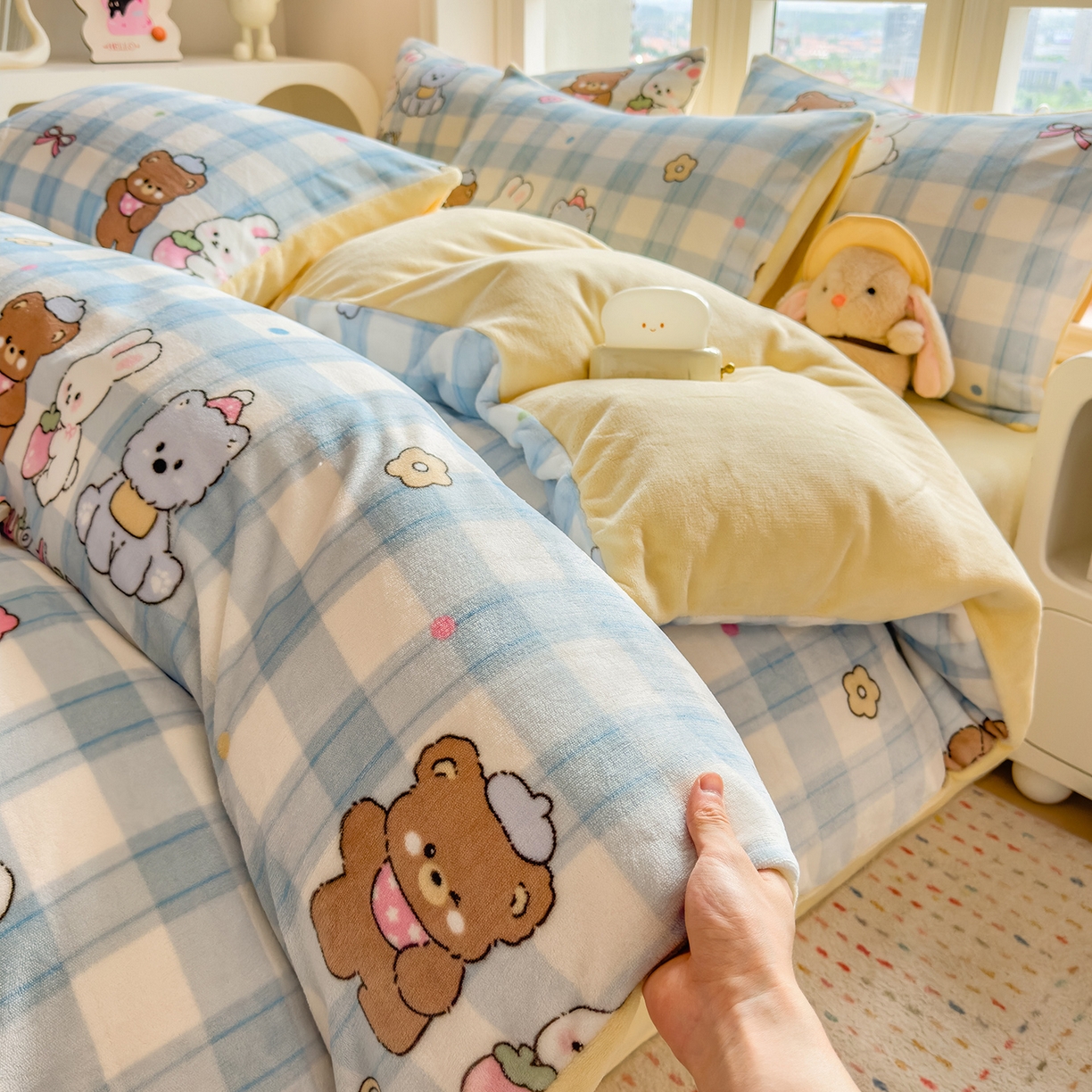 91家纺网 家纺一手货源 找家纺 （总）摩妮卡 摩妮卡 2025新款加厚款小清新牛奶绒印花四件套床单款床笠单被套