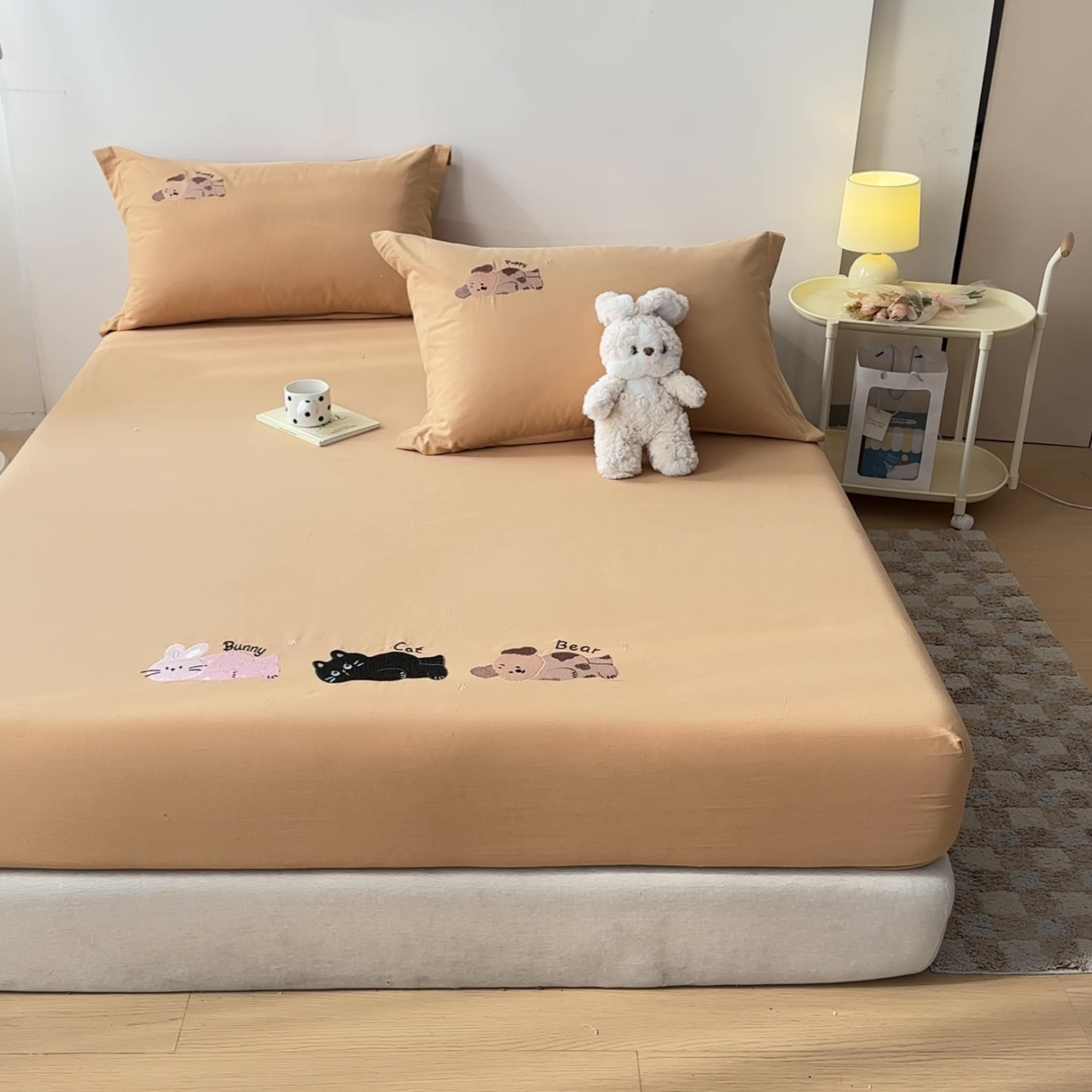 91家纺网 家纺一手货源 找家纺 笙意家纺 2025新款全棉纯棉磨毛刺绣单品床笠 床笠单件 萌宠-贝卡黄