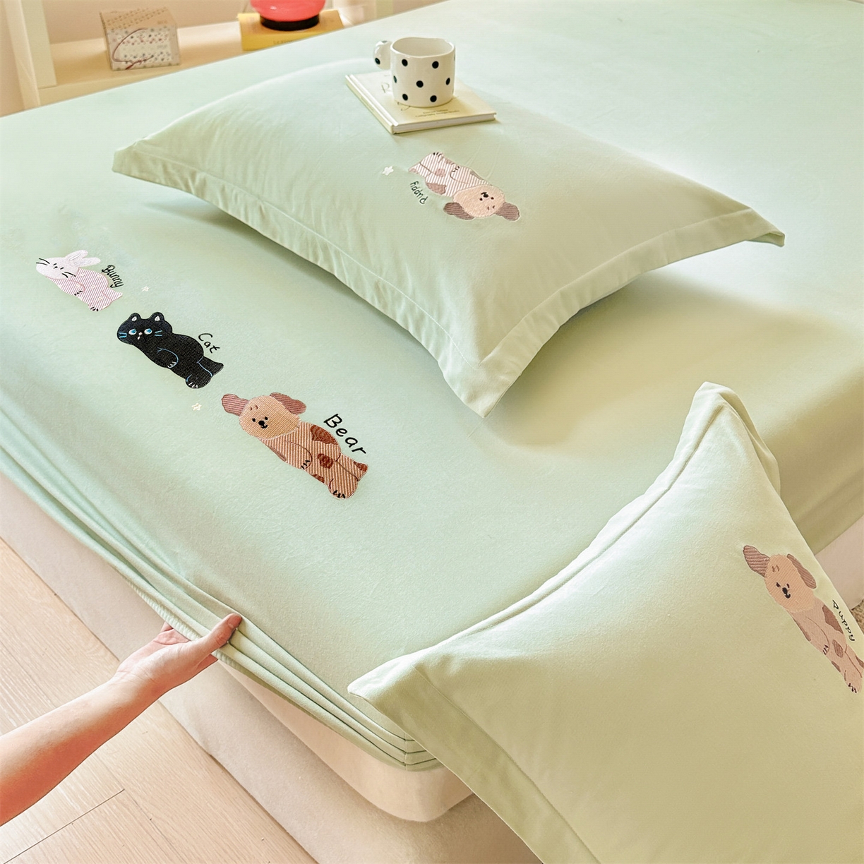 91家纺网 家纺一手货源 找家纺 笙意家纺 2025新款全棉纯棉磨毛刺绣单品床笠 床笠单件 萌宠-春野绿