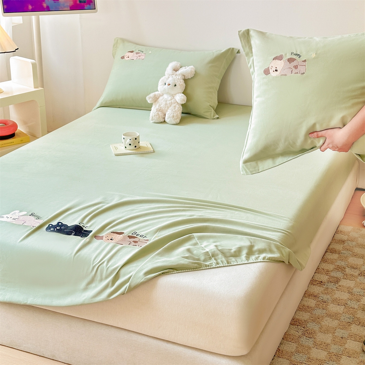 91家纺网 家纺一手货源 找家纺 笙意家纺 2025新款全棉纯棉磨毛刺绣单品床笠 床笠单件 萌宠-春野绿