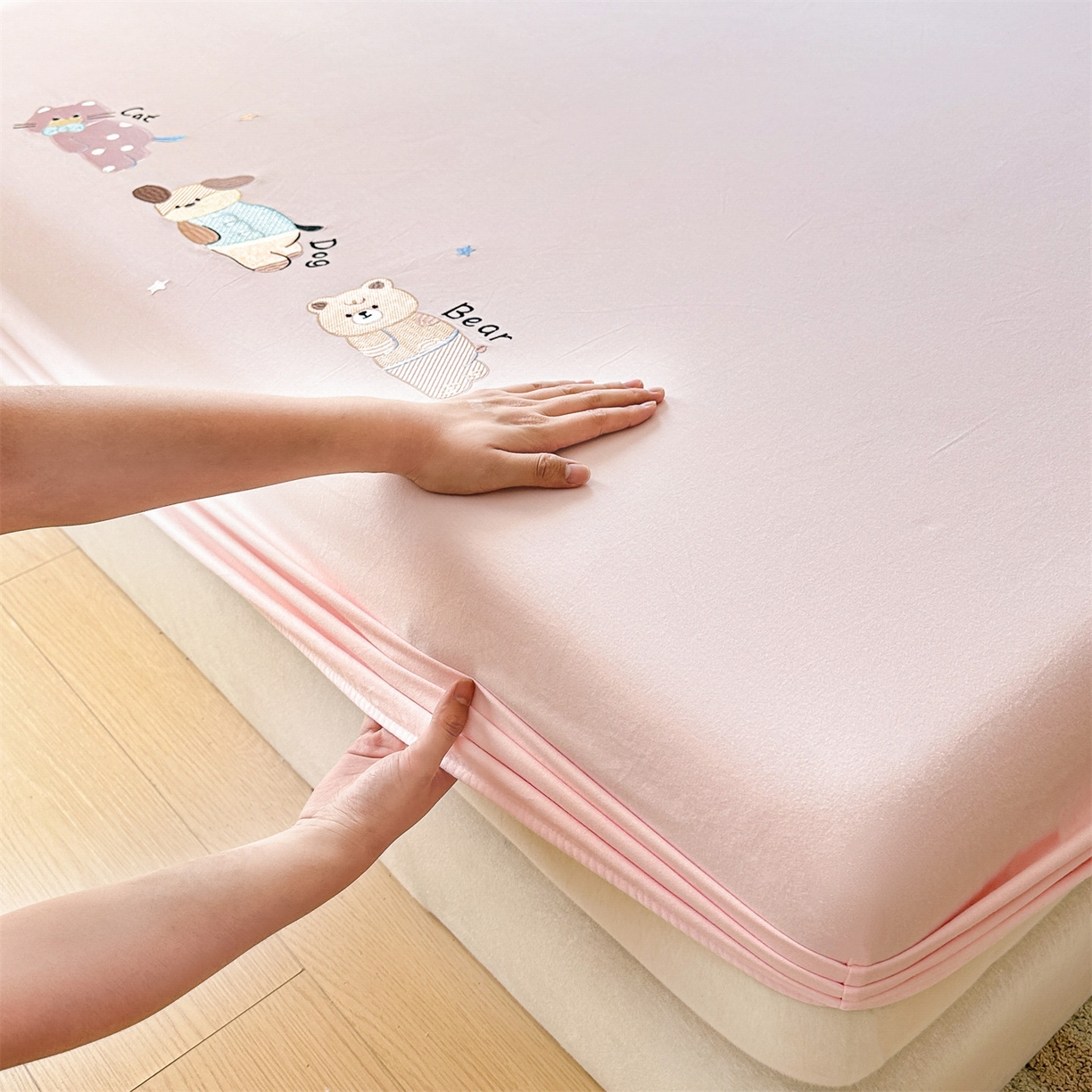 91家纺网 家纺一手货源 找家纺 笙意家纺 2025新款全棉纯棉磨毛刺绣单品床笠 床笠单件 萌宠-绯粉