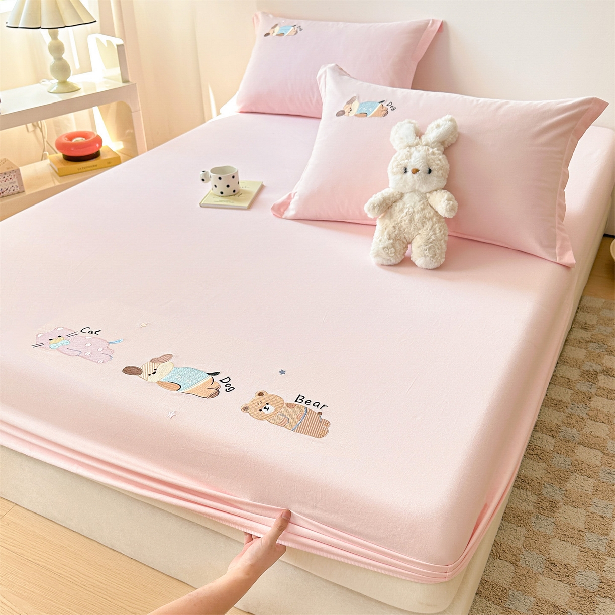 91家纺网 家纺一手货源 找家纺 笙意家纺 2025新款全棉纯棉磨毛刺绣单品床笠 床笠单件 萌宠-绯粉