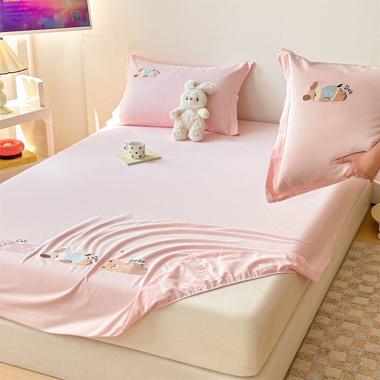 91家纺网 家纺一手货源 找家纺 笙意家纺 2025新款全棉纯棉磨毛刺绣单品床笠 床笠单件 萌宠-绯粉