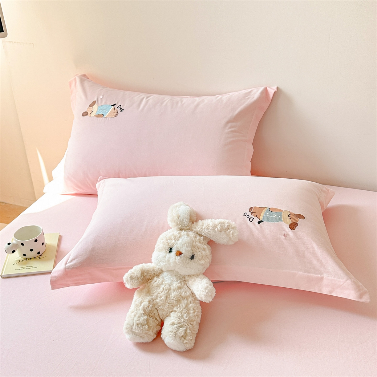 91家纺网 家纺一手货源 找家纺 笙意家纺 2025新款全棉纯棉磨毛刺绣单品床笠 床笠单件 萌宠-绯粉