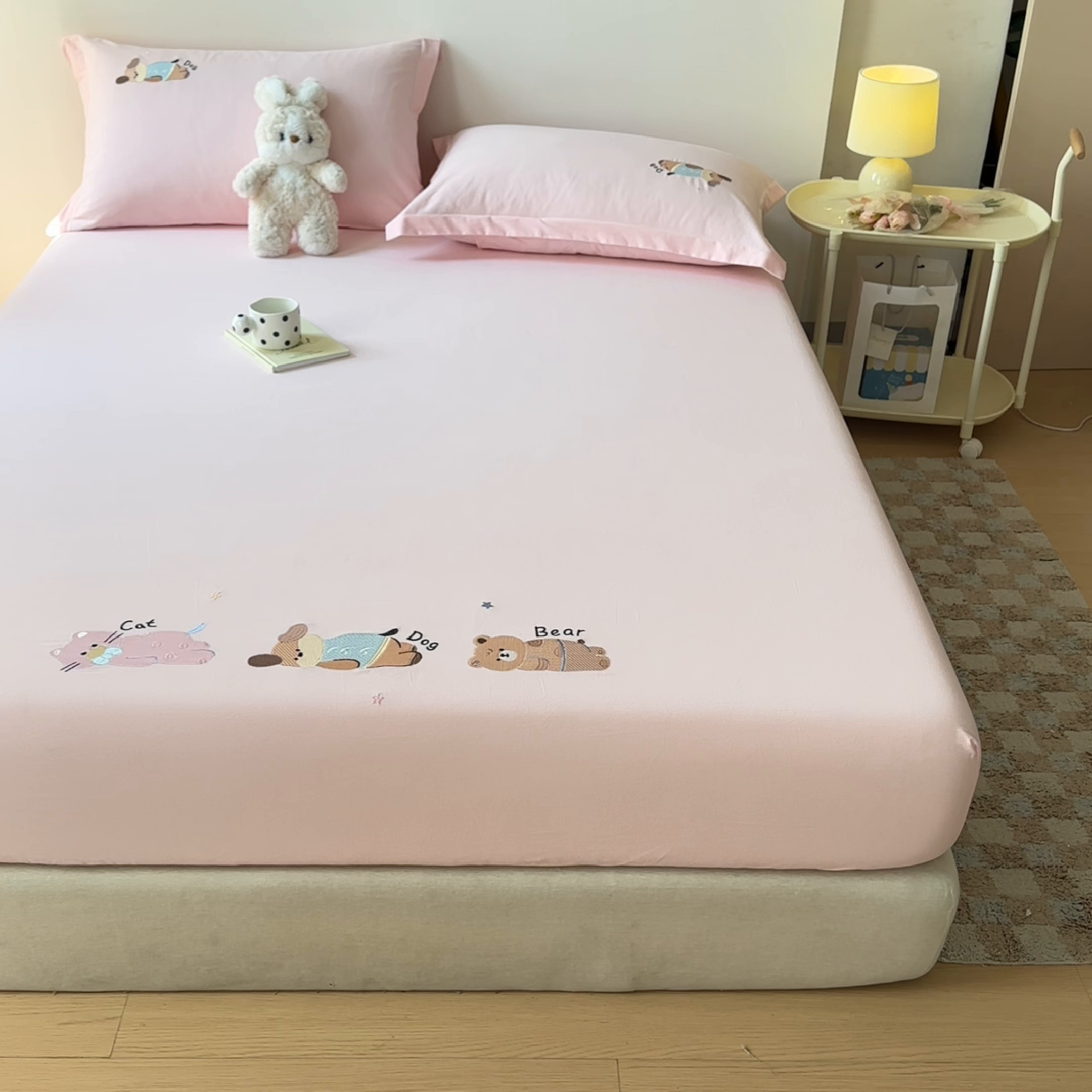 91家纺网 家纺一手货源 找家纺 笙意家纺 2025新款全棉纯棉磨毛刺绣单品床笠 床笠单件 萌宠-绯粉