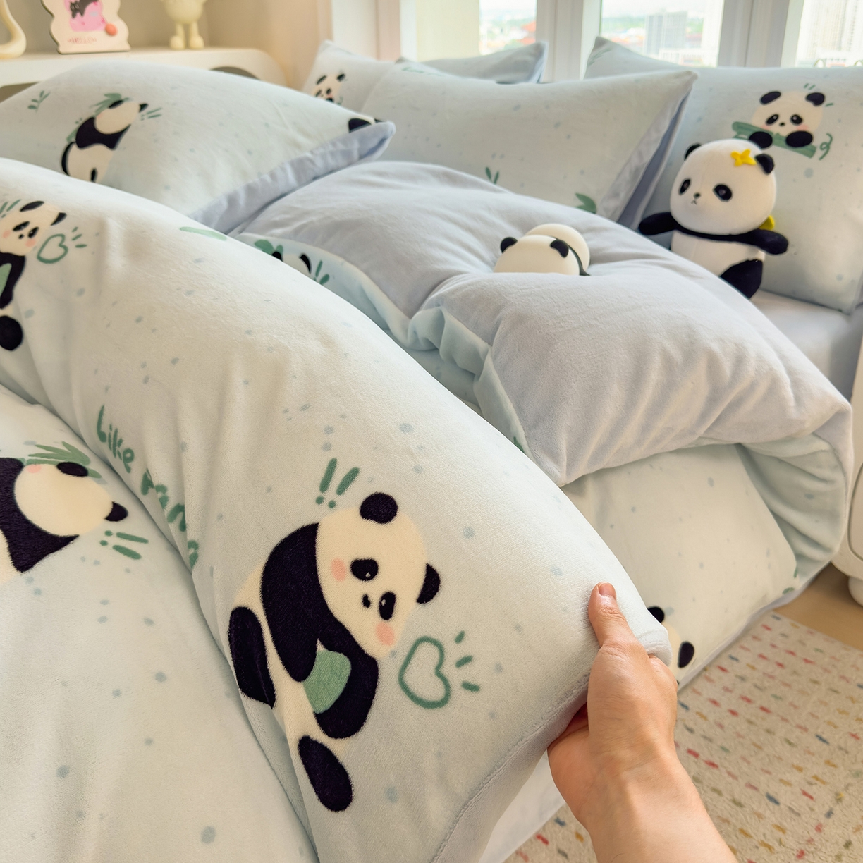 91家纺网 家纺一手货源 找家纺 （总）摩妮卡 摩妮卡 2025新款加厚款小清新牛奶绒印花四件套床单款床笠单被套