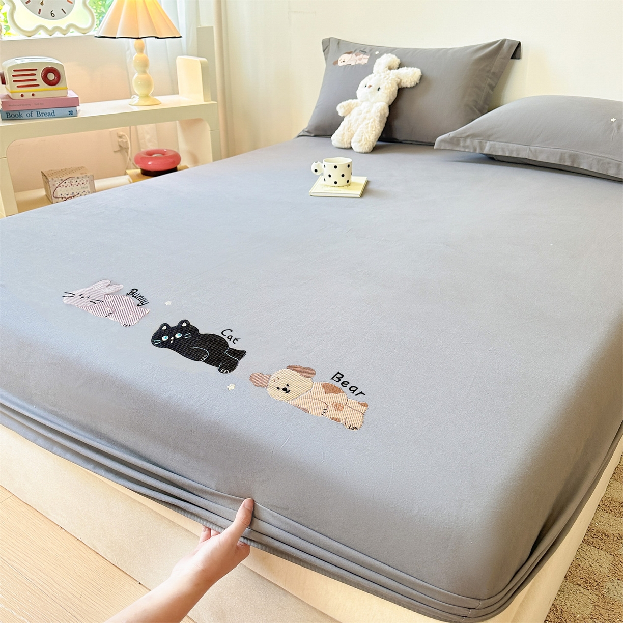 91家纺网 家纺一手货源 找家纺 笙意家纺 2025新款全棉纯棉磨毛刺绣单品床笠 床笠单件 萌宠-魅影灰