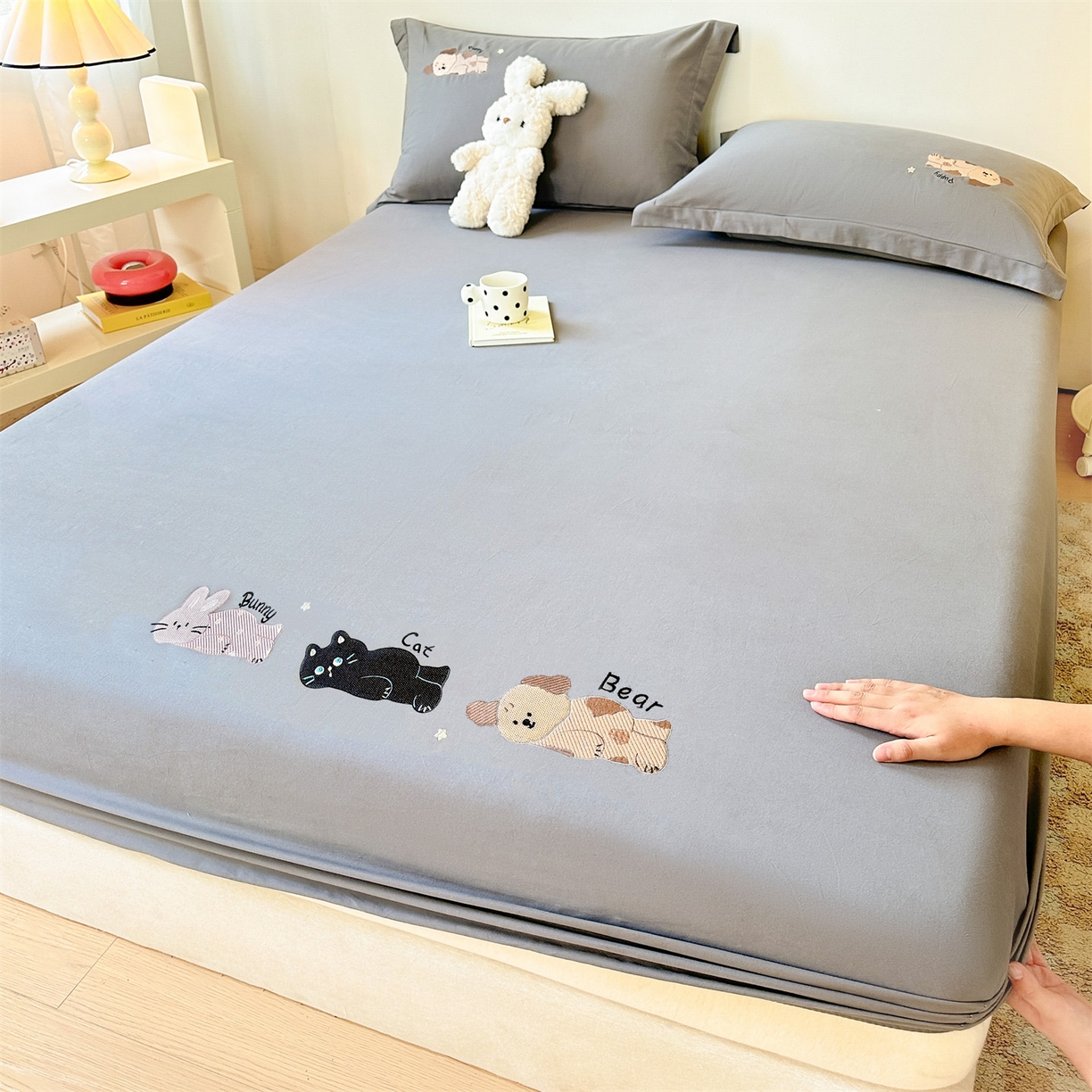 91家纺网 家纺一手货源 找家纺 笙意家纺 2025新款全棉纯棉磨毛刺绣单品床笠 床笠单件 萌宠-魅影灰