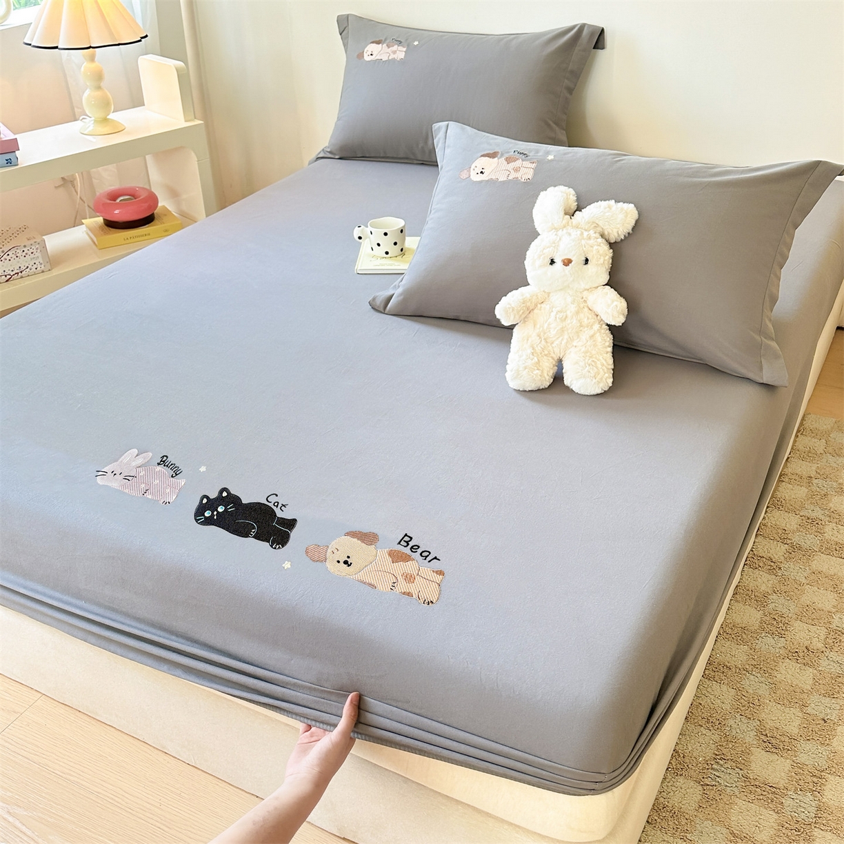 91家纺网 家纺一手货源 找家纺 笙意家纺 2025新款全棉纯棉磨毛刺绣单品床笠 床笠单件 萌宠-魅影灰