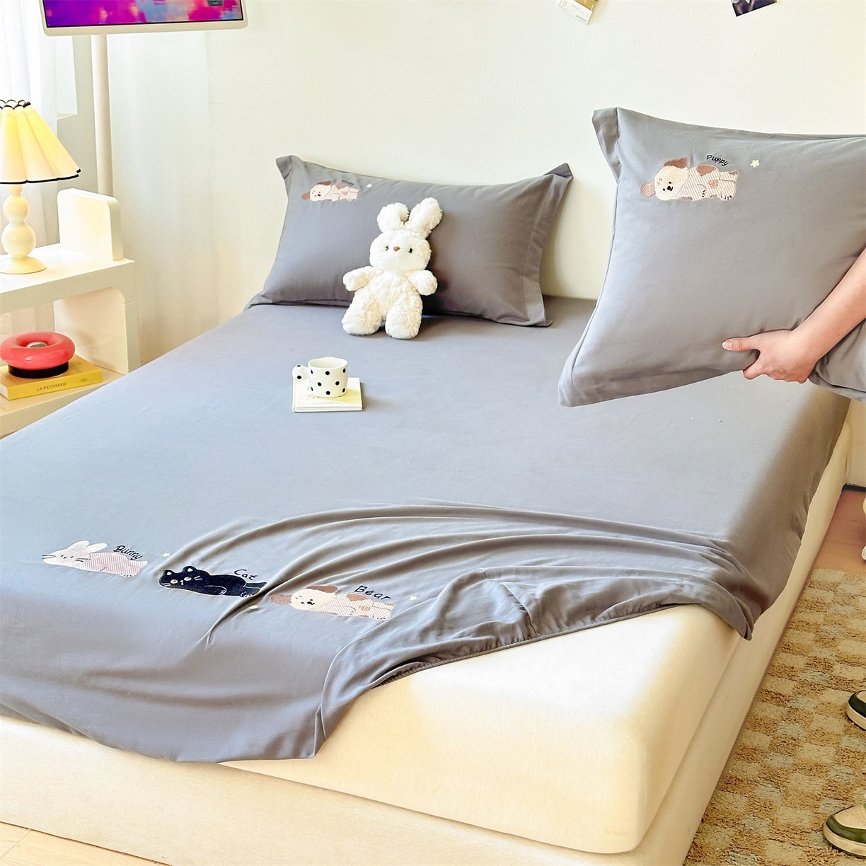 91家纺网 家纺一手货源 找家纺 笙意家纺 2025新款全棉纯棉磨毛刺绣单品床笠 床笠单件 萌宠-魅影灰