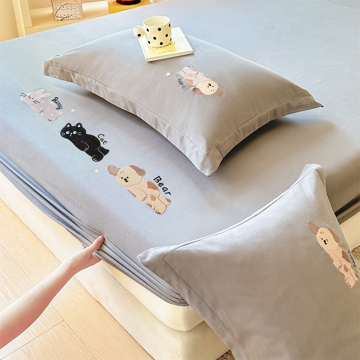 91家纺网 家纺一手货源 找家纺 笙意家纺 2025新款全棉纯棉磨毛刺绣单品床笠 床笠单件 萌宠-魅影灰