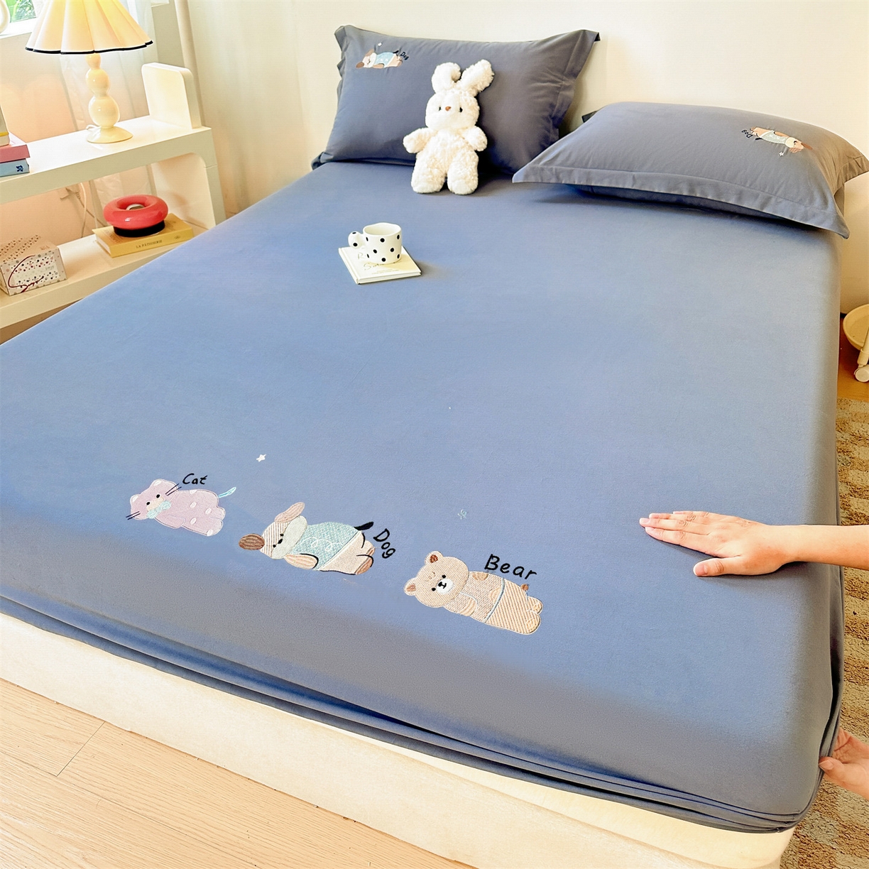 91家纺网 家纺一手货源 找家纺 笙意家纺 2025新款全棉纯棉磨毛刺绣单品床笠 床笠单件 萌宠-墨蓝