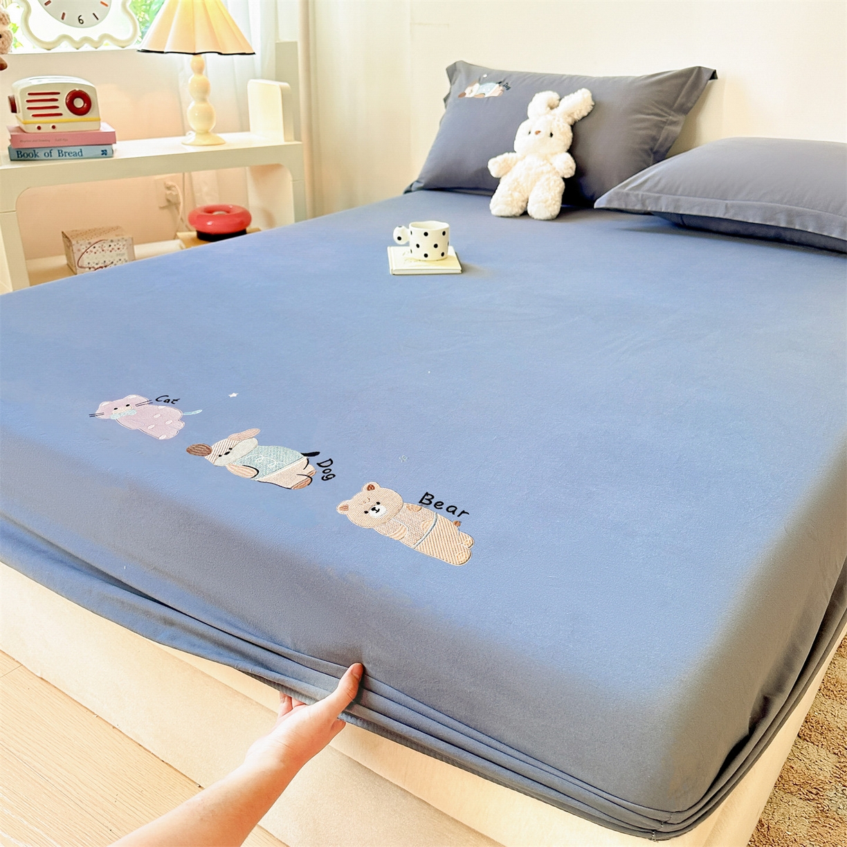 91家纺网 家纺一手货源 找家纺 笙意家纺 2025新款全棉纯棉磨毛刺绣单品床笠 床笠单件 萌宠-墨蓝