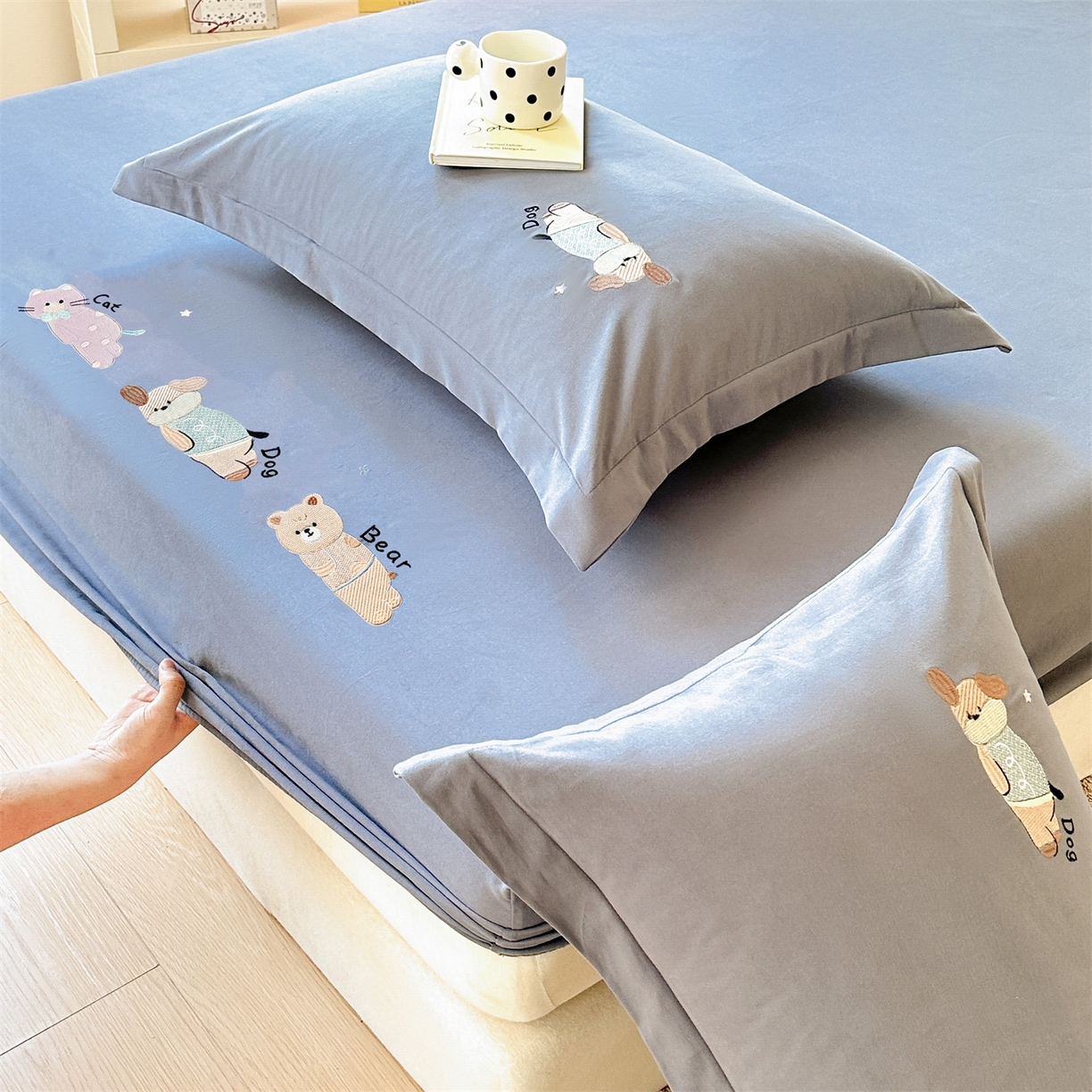 91家纺网 家纺一手货源 找家纺 笙意家纺 2025新款全棉纯棉磨毛刺绣单品床笠 床笠单件 萌宠-墨蓝