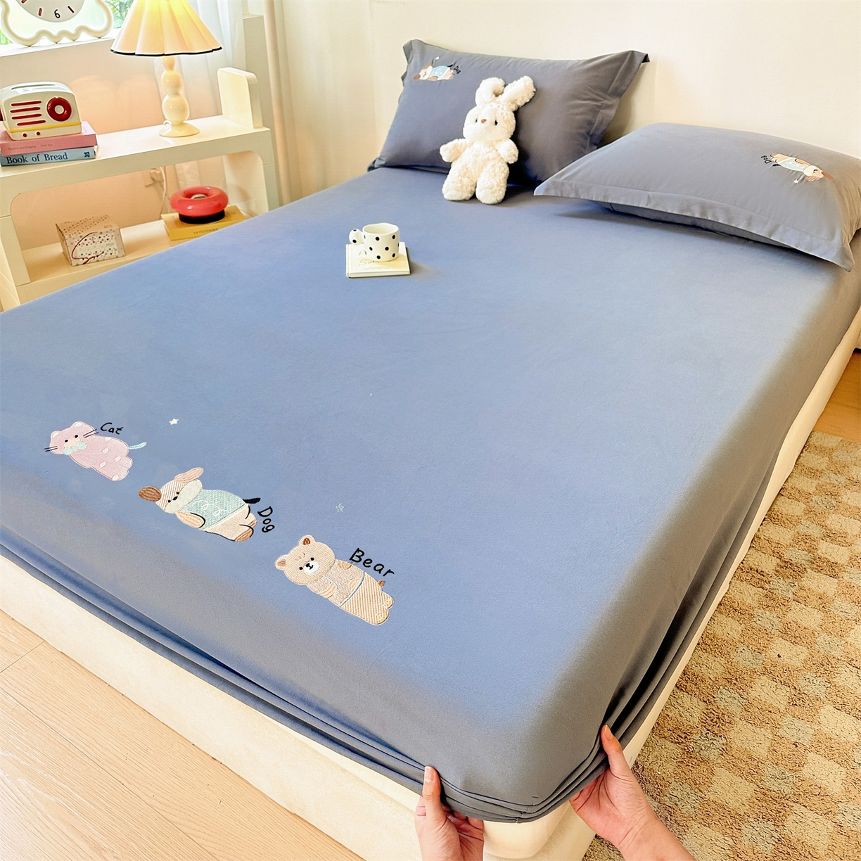 91家纺网 家纺一手货源 找家纺 笙意家纺 2025新款全棉纯棉磨毛刺绣单品床笠 床笠单件 萌宠-墨蓝