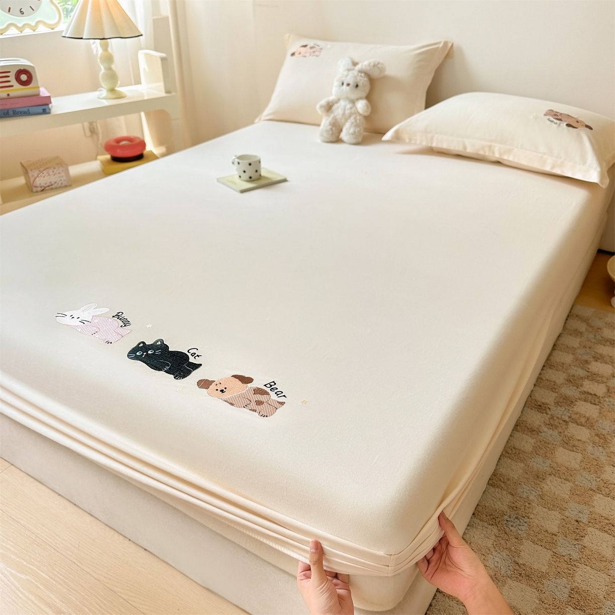 91家纺网 家纺一手货源 找家纺 笙意家纺 2025新款全棉纯棉磨毛刺绣单品床笠 床笠单件 萌宠-柔雾米