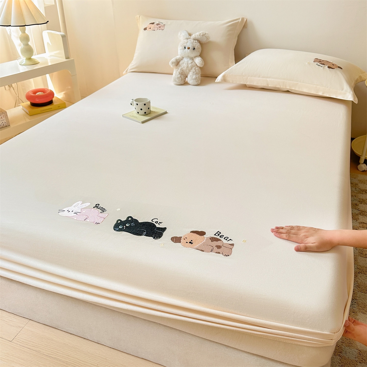 91家纺网 家纺一手货源 找家纺 笙意家纺 2025新款全棉纯棉磨毛刺绣单品床笠 床笠单件 萌宠-柔雾米