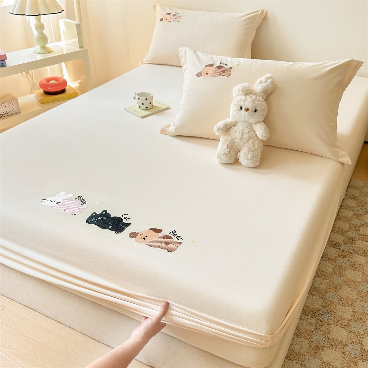 91家纺网 家纺一手货源 找家纺 笙意家纺 2025新款全棉纯棉磨毛刺绣单品床笠 床笠单件 萌宠-柔雾米