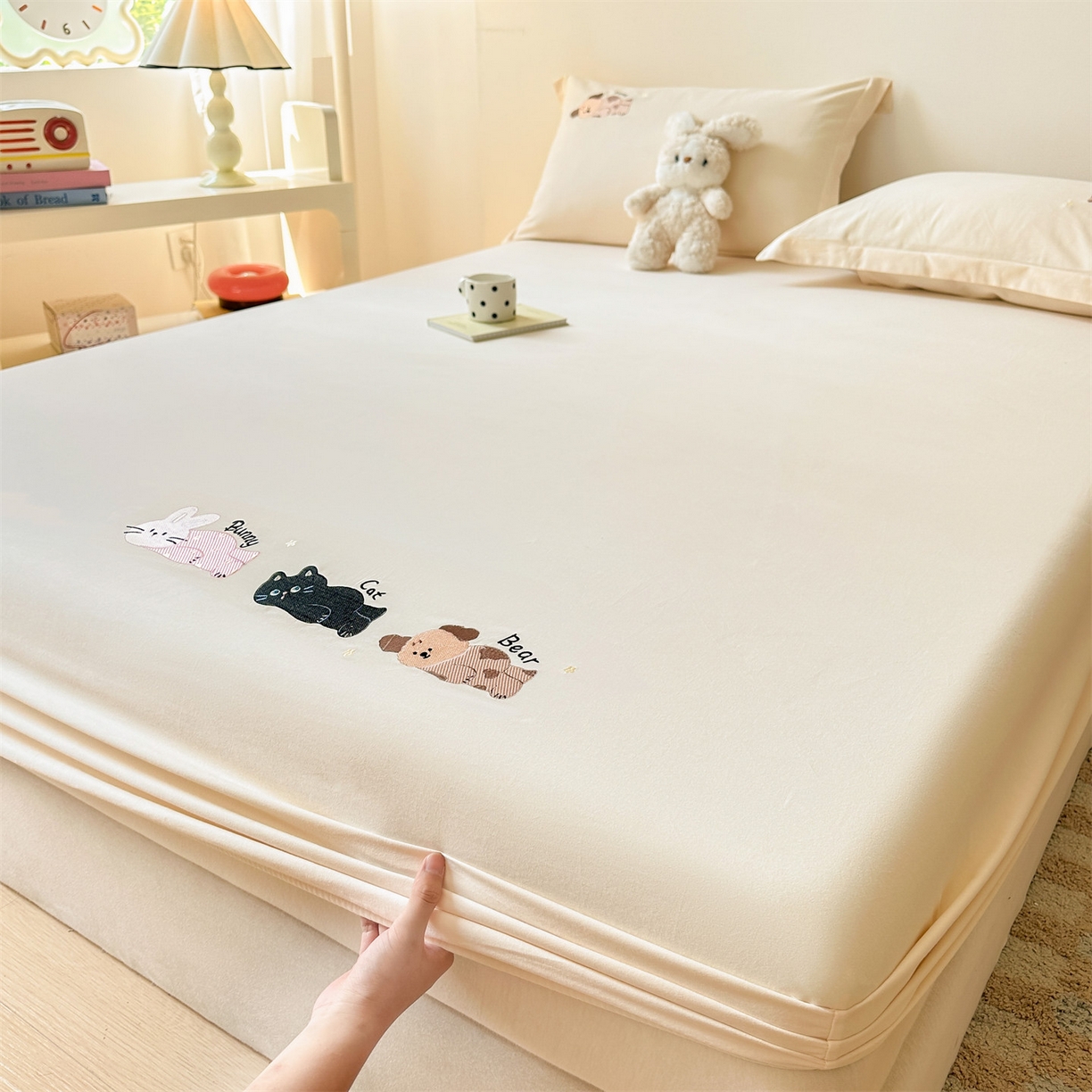 91家纺网 家纺一手货源 找家纺 笙意家纺 2025新款全棉纯棉磨毛刺绣单品床笠 床笠单件 萌宠-柔雾米