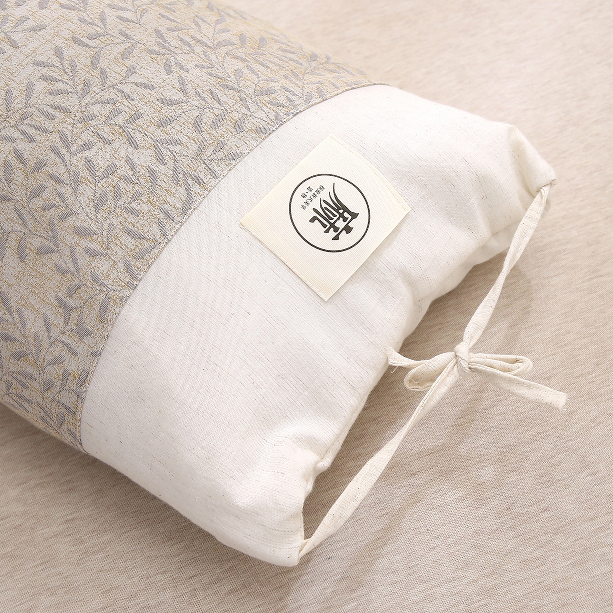 91家纺网 家纺一手货源 找家纺 梦叶草 2025新款国风棉麻荞麦枕芯可调节高度荞麦枕护颈椎反弓苦荞麦枕头 国风棉麻荞麦枕-丰收黄