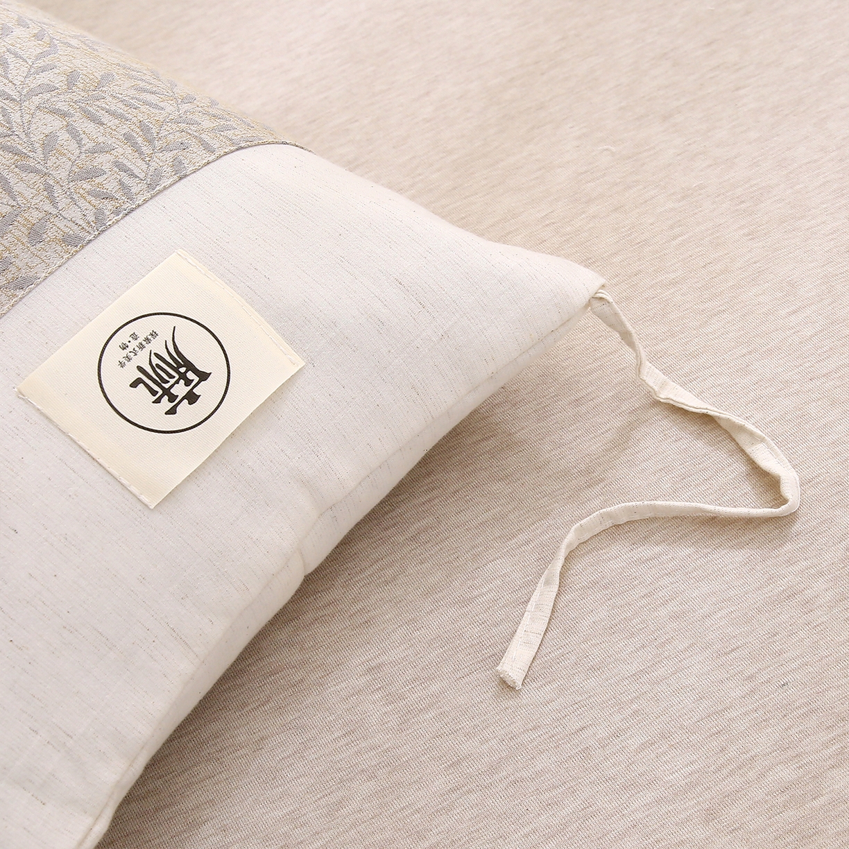 91家纺网 家纺一手货源 找家纺 梦叶草 2025新款国风棉麻荞麦枕芯可调节高度荞麦枕护颈椎反弓苦荞麦枕头 国风棉麻荞麦枕-丰收黄