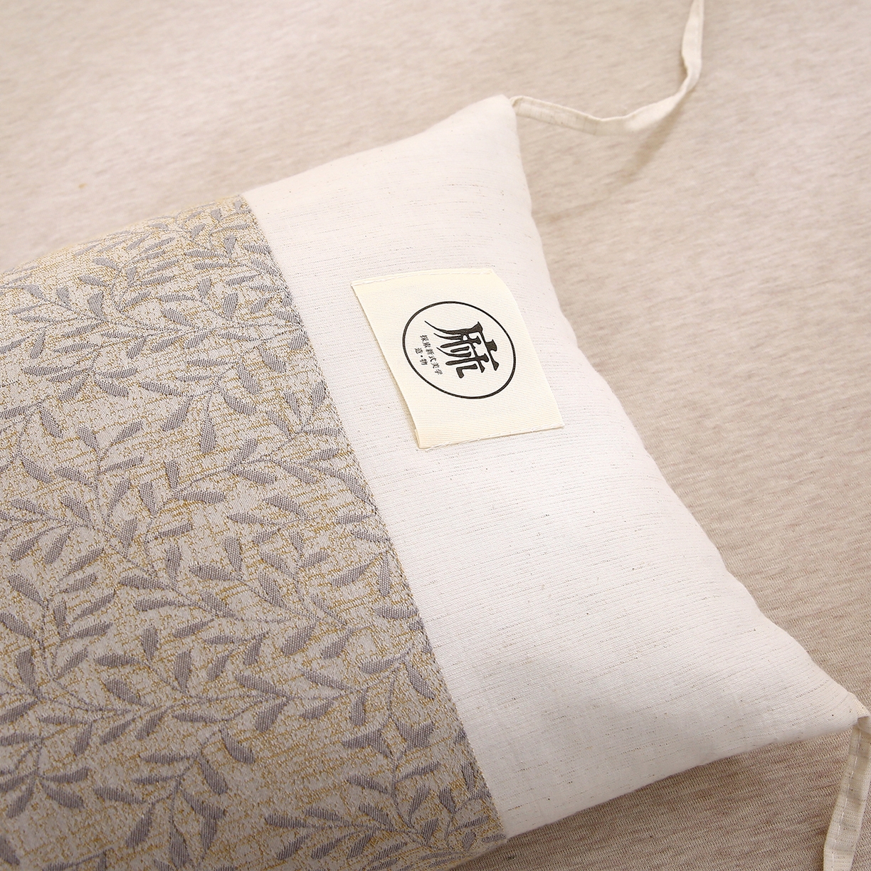 91家纺网 家纺一手货源 找家纺 梦叶草 2025新款国风棉麻荞麦枕芯可调节高度荞麦枕护颈椎反弓苦荞麦枕头 国风棉麻荞麦枕-丰收黄