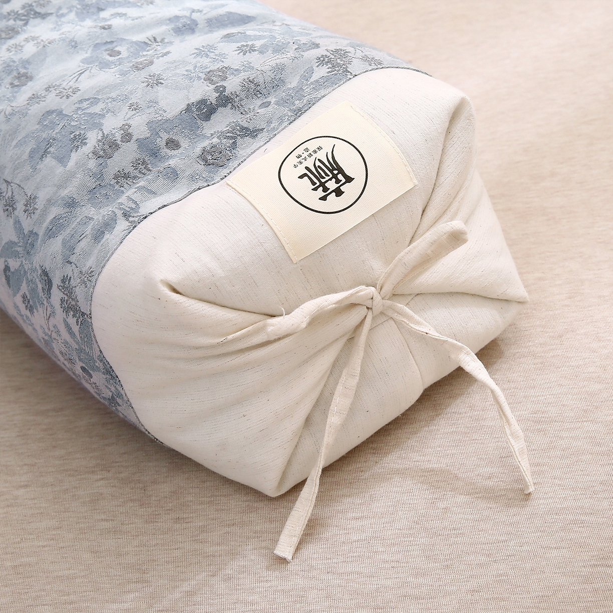 91家纺网 家纺一手货源 找家纺 梦叶草 2025新款国风棉麻荞麦枕芯可调节高度荞麦枕护颈椎反弓苦荞麦枕头 国风棉麻荞麦枕-水墨蓝