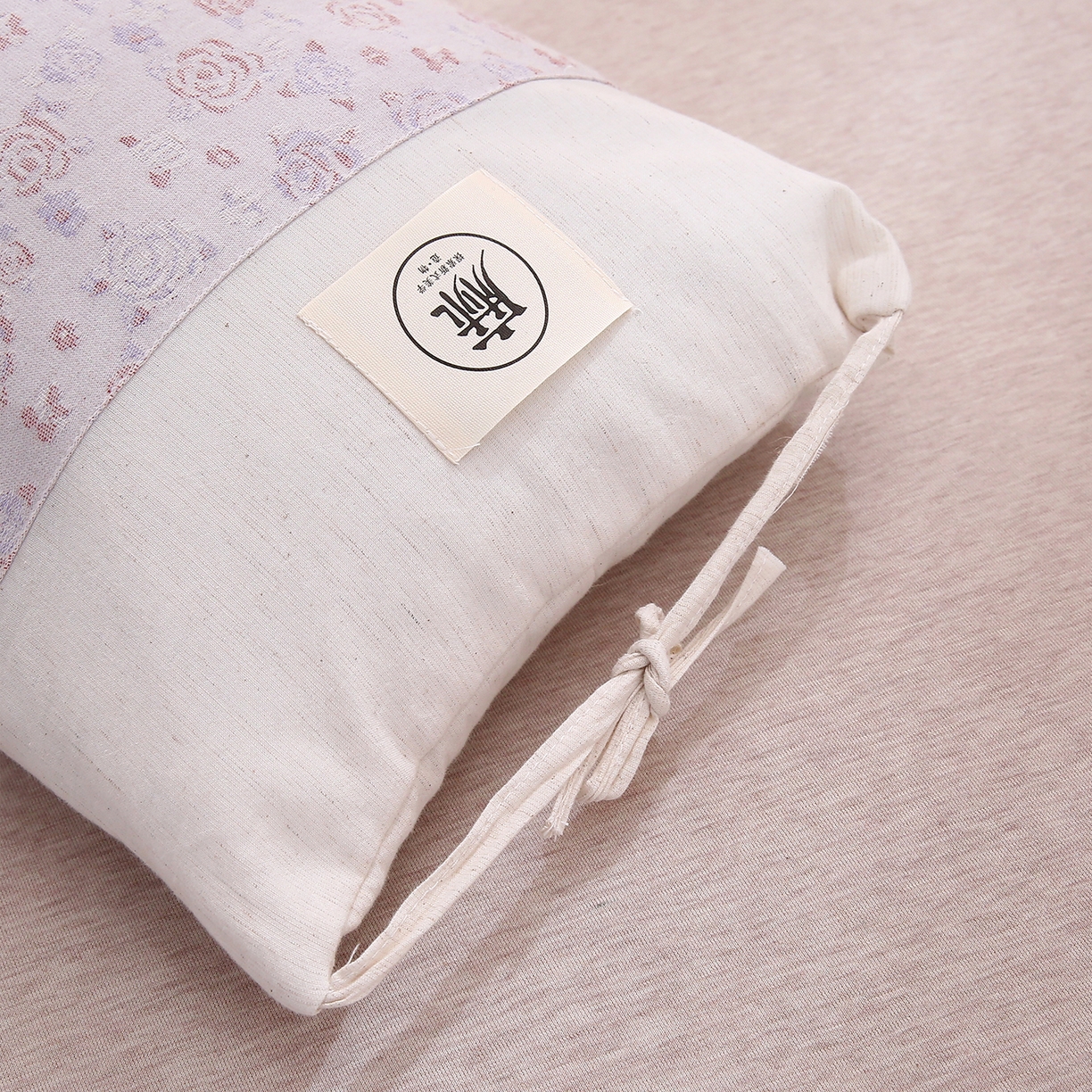 91家纺网 家纺一手货源 找家纺 梦叶草 2025新款国风棉麻荞麦枕芯可调节高度荞麦枕护颈椎反弓苦荞麦枕头 国风棉麻荞麦枕-浅脂玫