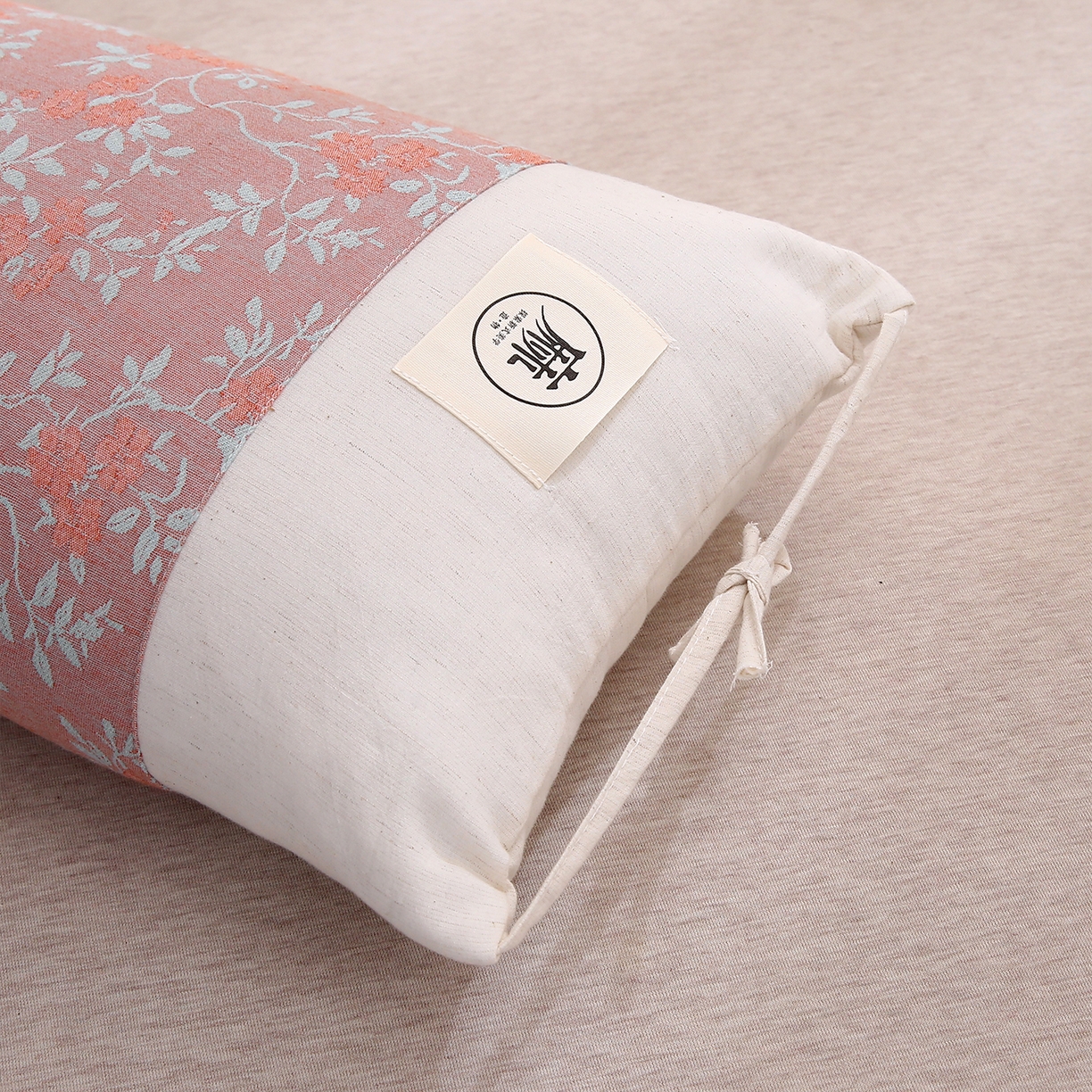 91家纺网 家纺一手货源 找家纺 梦叶草 2025新款国风棉麻荞麦枕芯可调节高度荞麦枕护颈椎反弓苦荞麦枕头 国风棉麻荞麦枕-喜庆红