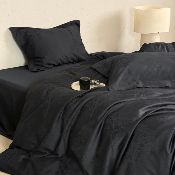 91家纺网 家纺一手货源 找家纺 鹿班家居 2025新款100S长绒棉纯棉精美提花系列四件套-光影斑驳（标准会员-20元） 光影斑驳-藏青