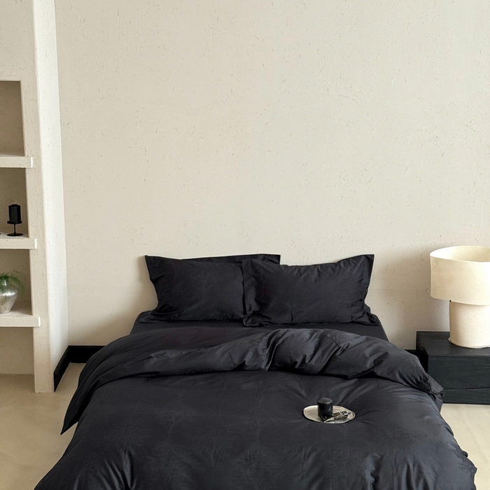 91家纺网 家纺一手货源 找家纺 鹿班家居 2025新款100S长绒棉纯棉精美提花系列四件套-光影斑驳（标准会员-20元） 光影斑驳-藏青