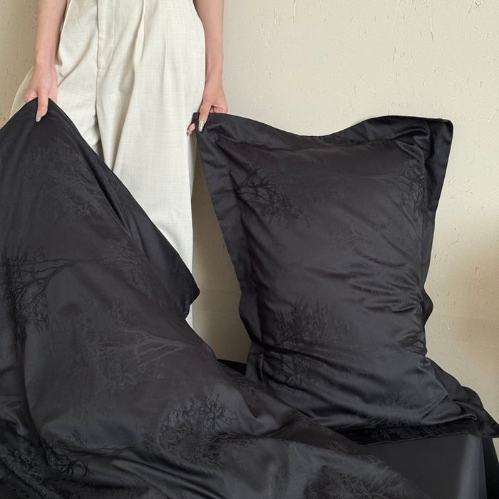 91家纺网 家纺一手货源 找家纺 鹿班家居 2025新款100S长绒棉纯棉精美提花系列四件套-光影斑驳（标准会员-20元） 光影斑驳-藏青