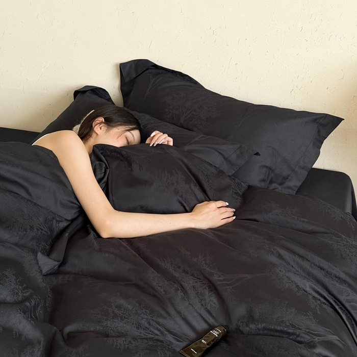 91家纺网 家纺一手货源 找家纺 鹿班家居 2025新款100S长绒棉纯棉精美提花系列四件套-光影斑驳（标准会员-20元） 光影斑驳-藏青