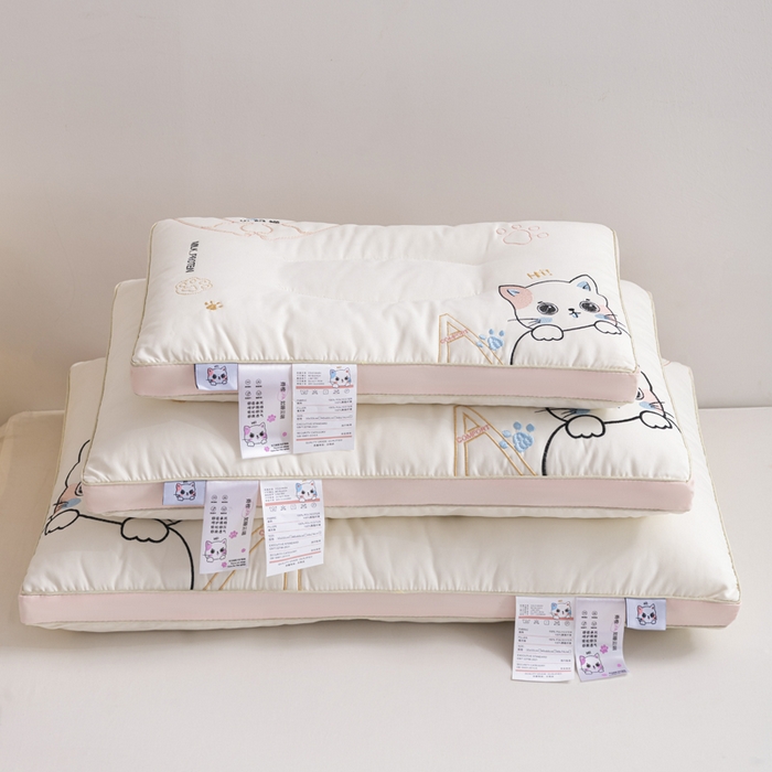 91家纺网 家纺一手货源 找家纺 （总）仁宇枕业 2025新款新品小奶猫亲子幼儿园儿童学生成人定型低枕头枕芯