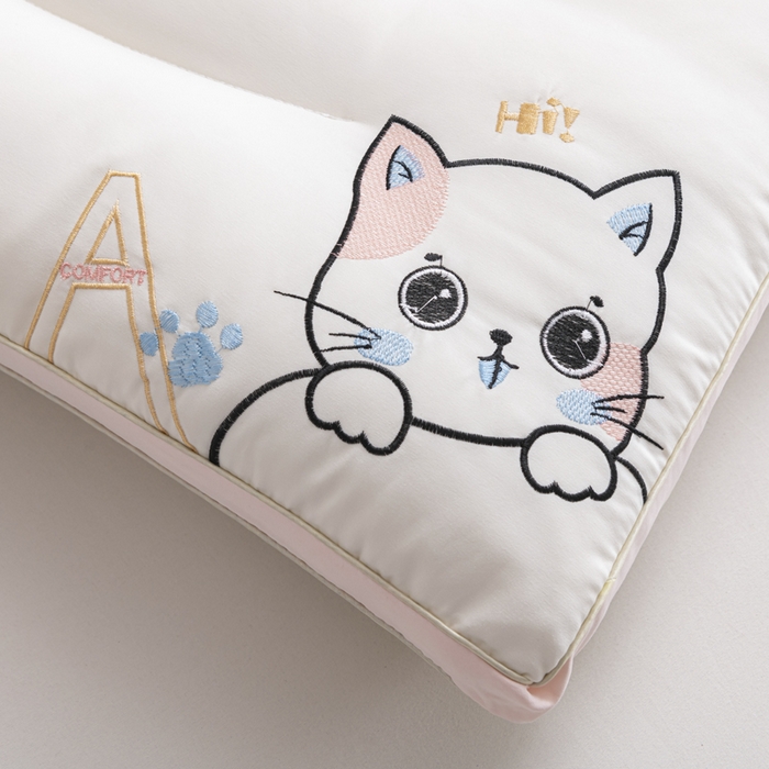 91家纺网 家纺一手货源 找家纺 （总）仁宇枕业 2025新款新品小奶猫亲子幼儿园儿童学生成人定型低枕头枕芯