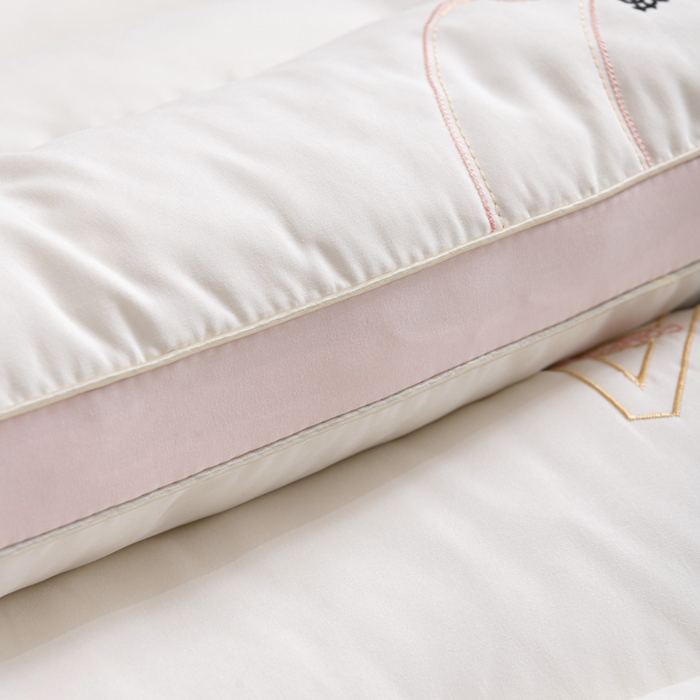 91家纺网 家纺一手货源 找家纺 （总）仁宇枕业 2025新款新品小奶猫亲子幼儿园儿童学生成人定型低枕头枕芯