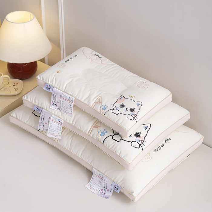 91家纺网 家纺一手货源 找家纺 （总）仁宇枕业 2025新款新品小奶猫亲子幼儿园儿童学生成人定型低枕头枕芯