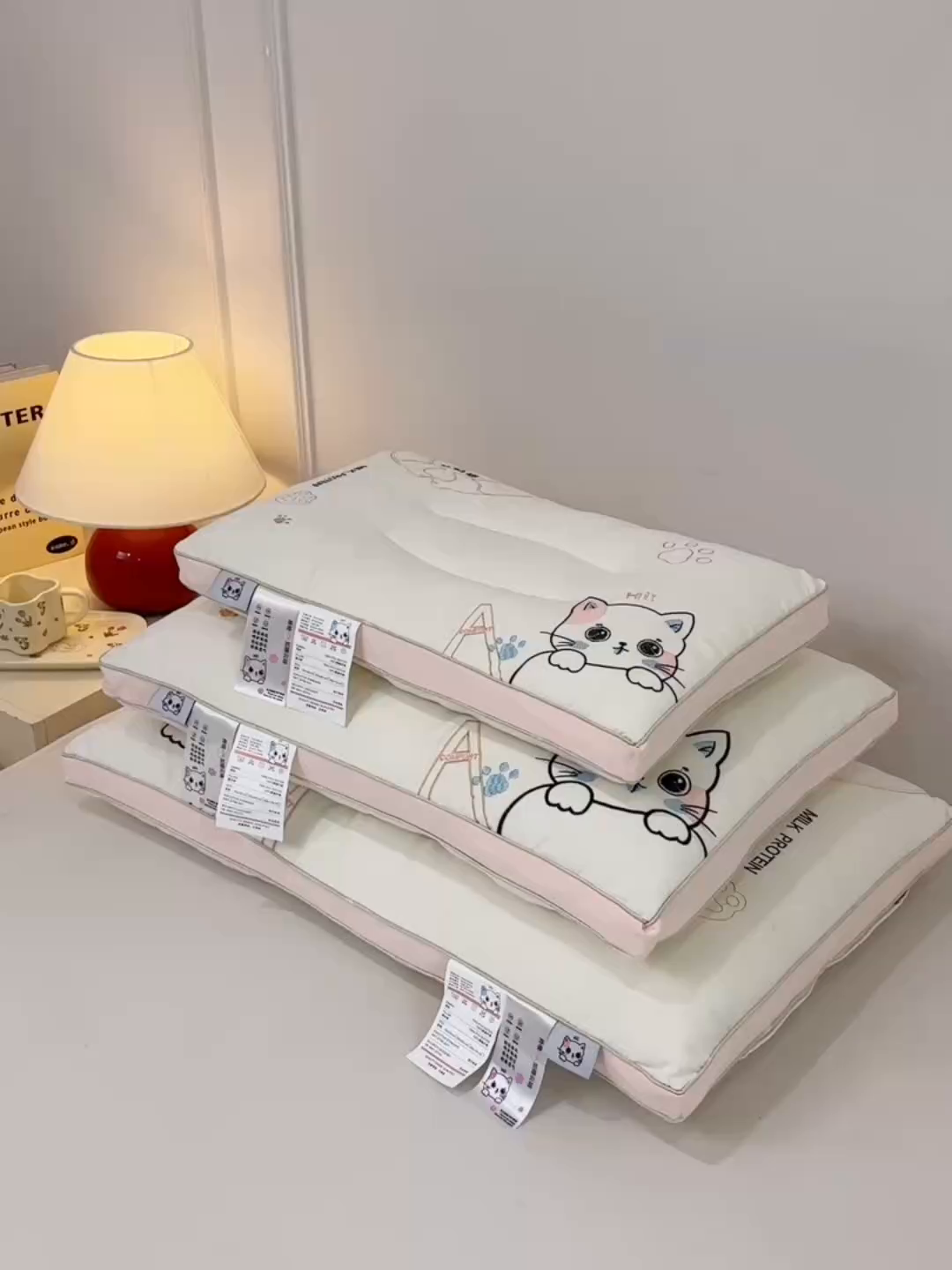 91家纺网 家纺一手货源 找家纺 （总）仁宇枕业 2025新款新品小奶猫亲子幼儿园儿童学生成人定型低枕头枕芯
