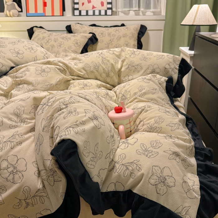 91家纺网 家纺一手货源 找家纺 宅家居 2025新款轻法式小香风灯芯绒提花立体韩版花边牛奶绒四件套-实拍风 百合