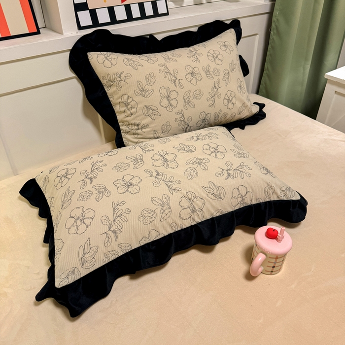 91家纺网 家纺一手货源 找家纺 宅家居 2025新款轻法式小香风灯芯绒提花立体韩版花边牛奶绒四件套-实拍风 百合