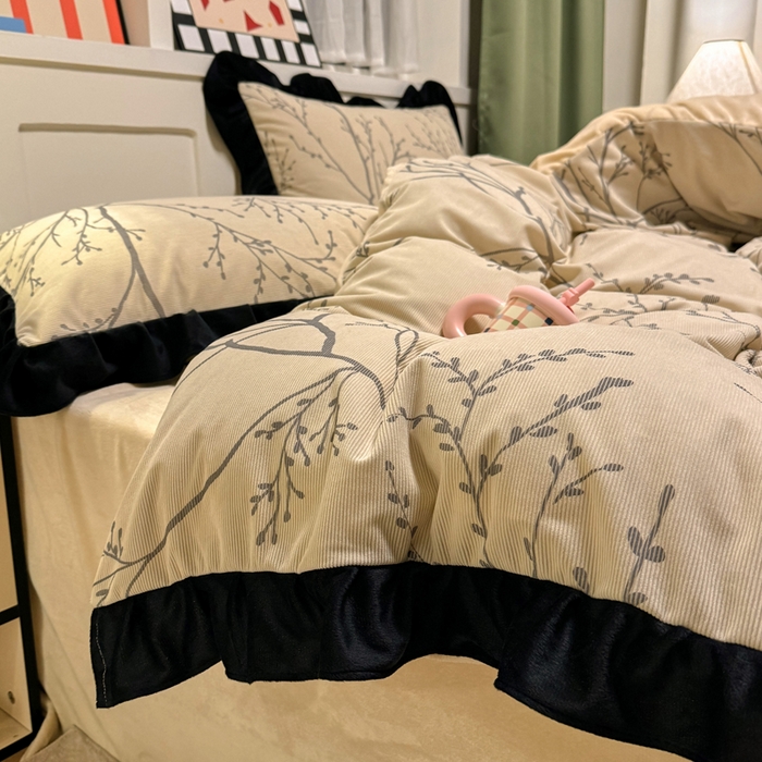 91家纺网 家纺一手货源 找家纺 宅家居 2025新款轻法式小香风灯芯绒提花立体韩版花边牛奶绒四件套-实拍风 花枝