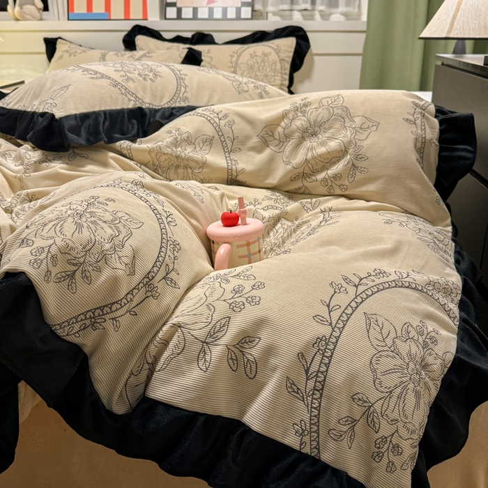 91家纺网 家纺一手货源 找家纺 宅家居 2025新款轻法式小香风灯芯绒提花立体韩版花边牛奶绒四件套-实拍风 镜花