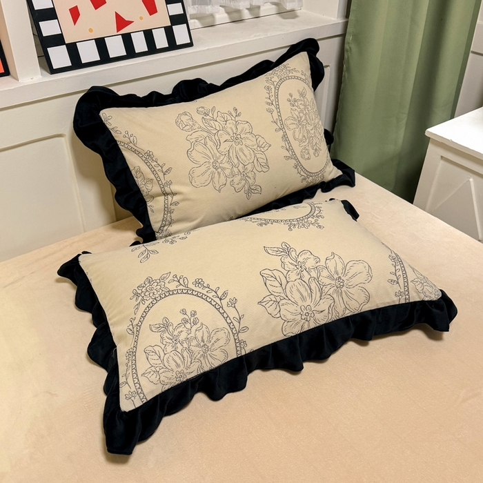 91家纺网 家纺一手货源 找家纺 宅家居 2025新款轻法式小香风灯芯绒提花立体韩版花边牛奶绒四件套-实拍风 镜花