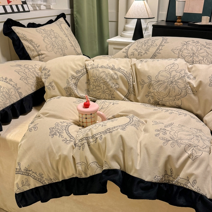 91家纺网 家纺一手货源 找家纺 宅家居 2025新款轻法式小香风灯芯绒提花立体韩版花边牛奶绒四件套-实拍风 镜花