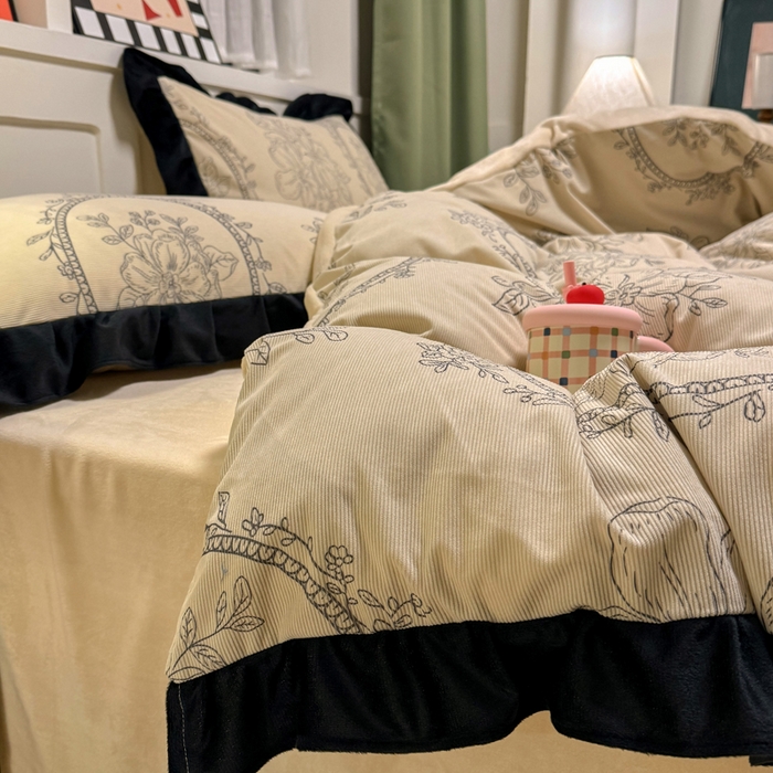 91家纺网 家纺一手货源 找家纺 宅家居 2025新款轻法式小香风灯芯绒提花立体韩版花边牛奶绒四件套-实拍风 镜花