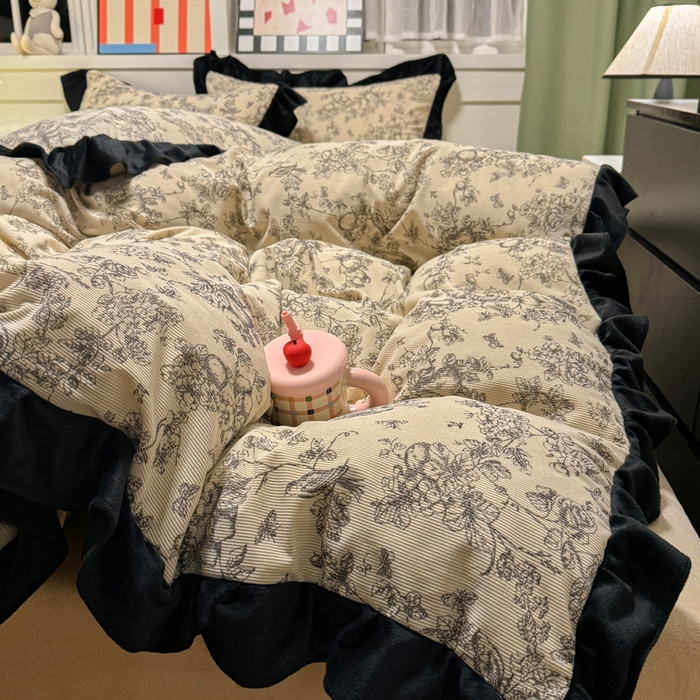 91家纺网 家纺一手货源 找家纺 宅家居 2025新款轻法式小香风灯芯绒提花立体韩版花边牛奶绒四件套-实拍风 喜鹊