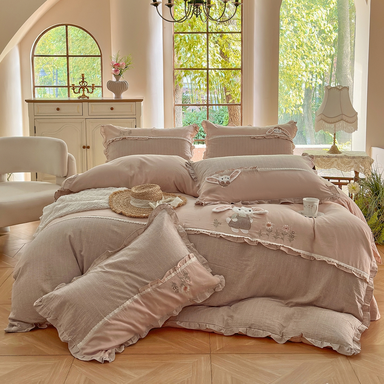 91家纺网 家纺一手货源 找家纺 （总）艾唯希家纺 2025新款全棉纯棉色织小提花工艺四件套-开心兔系列