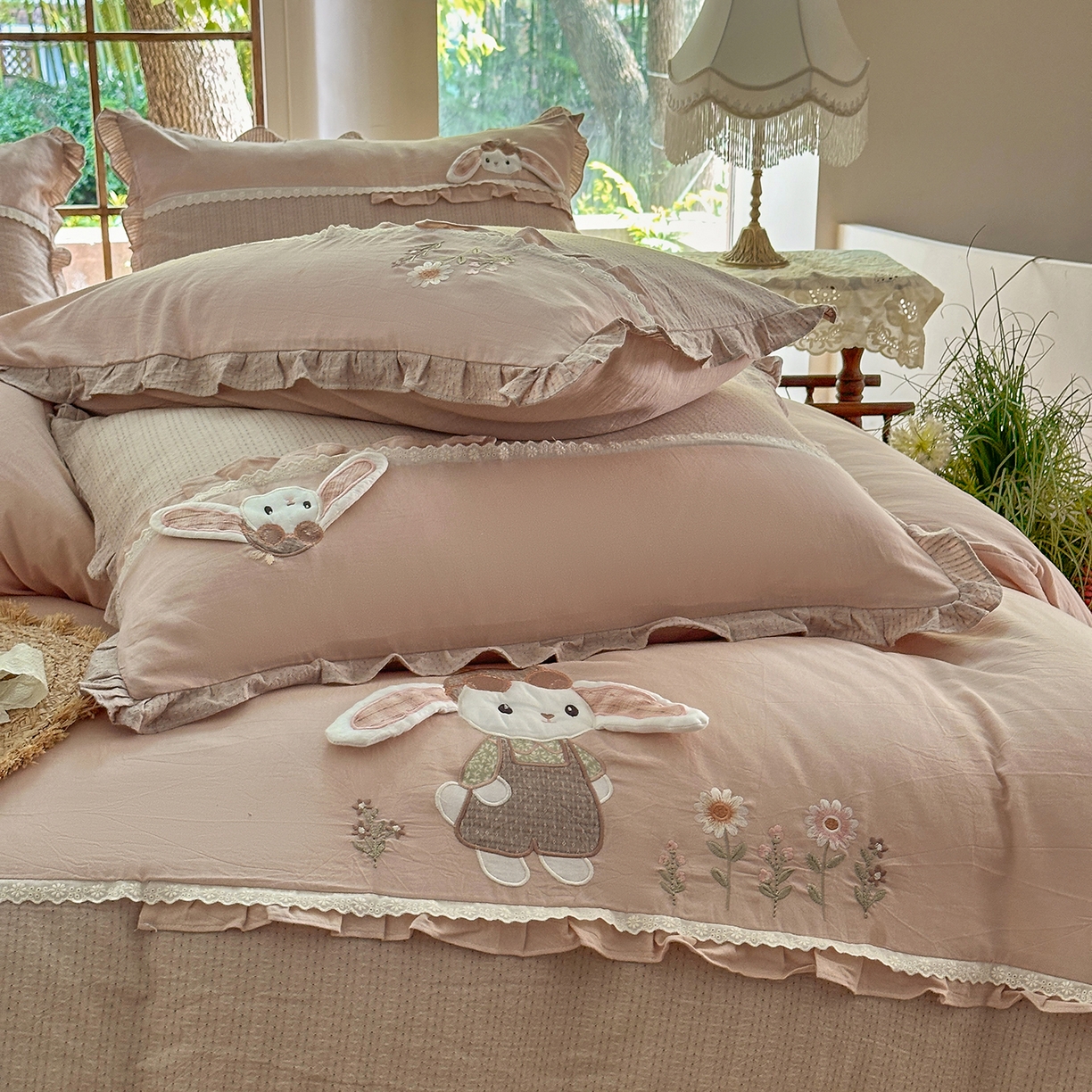 91家纺网 家纺一手货源 找家纺 （总）艾唯希家纺 2025新款全棉纯棉色织小提花工艺四件套-开心兔系列