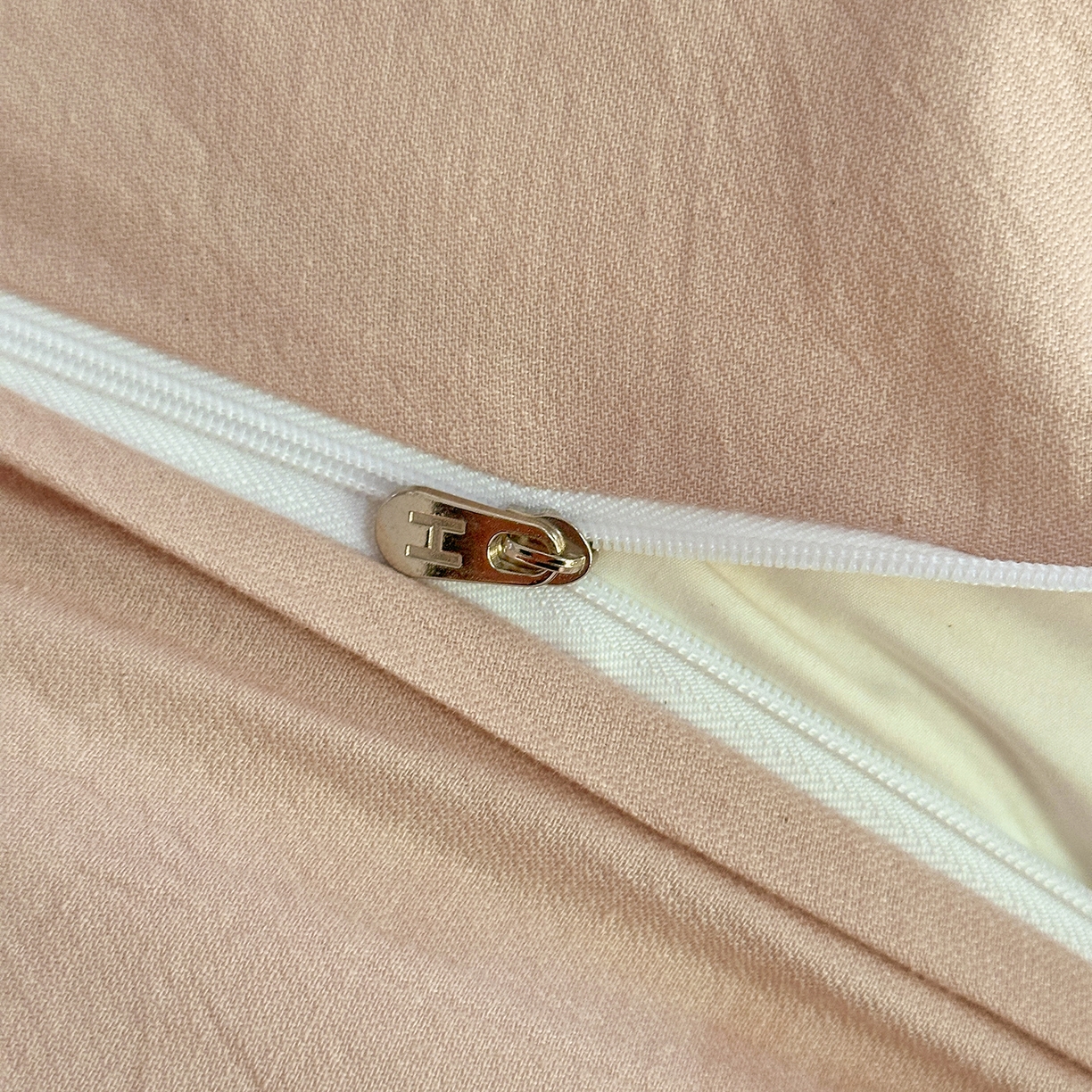 91家纺网 家纺一手货源 找家纺 （总）艾唯希家纺 2025新款全棉纯棉色织小提花工艺四件套-开心兔系列