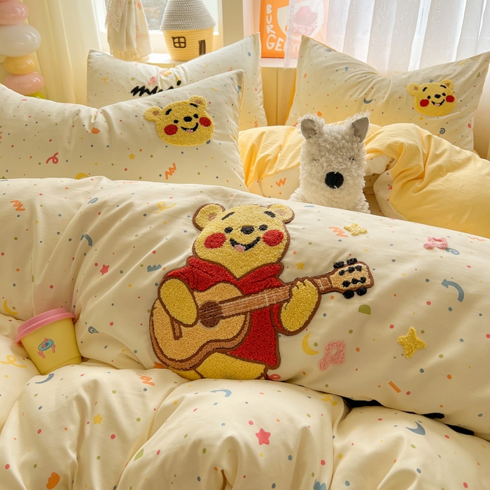 91家纺网 家纺一手货源 找家纺 易辰美 2025新款水洗棉毛巾绣卡通四件套 吉他小熊